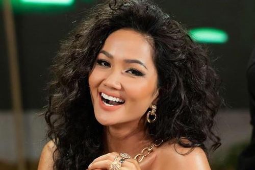 Sau nghi vấn rạn nứt tình yêu, H'Hen Niê bất ngờ khoe hành động lãng mạn của bạn trai