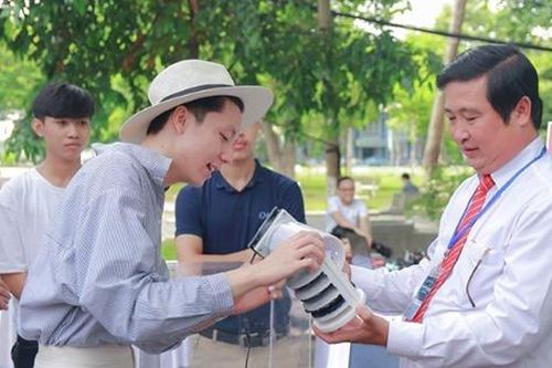 Máy khử mùi 'giá sinh viên'