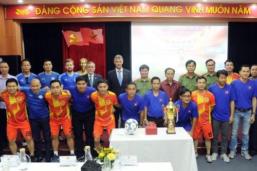 Giao hữu bóng đá - Tăng cường sự gắn kết giữa Bộ Công an và các cơ quan đại diện của nước ngoài