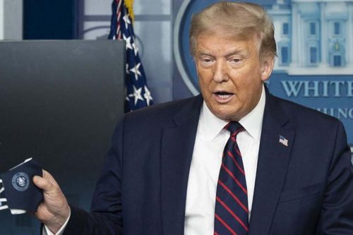Trump cảnh báo Covid-19 sẽ tồi tệ hơn, khuyến cáo đeo khẩu trang