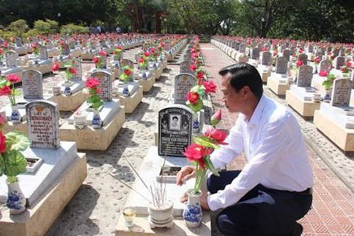 Yêu cầu các địa phương hoàn thành việc sửa nội dung ghi trên bia mộ liệt sĩ