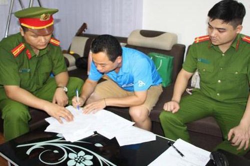 Bắt cán bộ Ban Dân tộc tỉnh Nghệ An lập khống hồ sơ để tham ô tài sản
