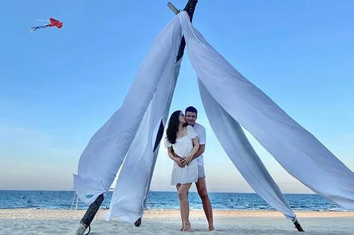 Sao 22/7, Đan Lê ngọt ngào trong vòng tay Khải Anh