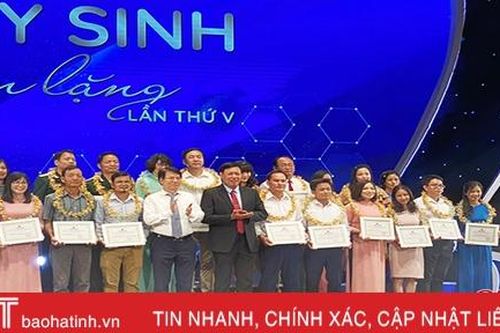 Cán bộ CDC Hà Tĩnh đoạt giải ba cuộc thi viết 'Sự hy sinh thầm lặng' lần thứ 5