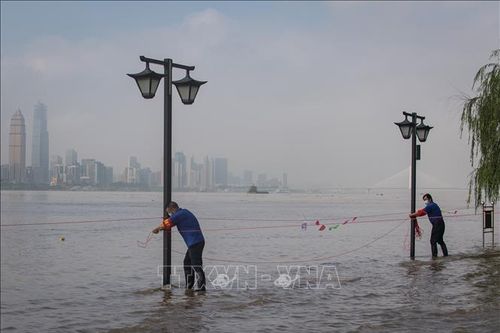 Sạt lở đất tạo một hồ chắn trên sông ở Hồ Bắc, Trung Quốc