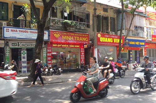 Nóng trong ngày: Bắt thành viên tổ thư ký và lái xe của Chủ tịch UBND TP Hà Nội; giá vàng tiếp tục tăng