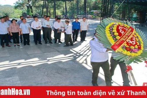 Chủ tịch UBND tỉnh Nguyễn Đình Xứng viếng các nghĩa trang liệt sỹ tại tỉnh Quảng Bình và Quảng Trị