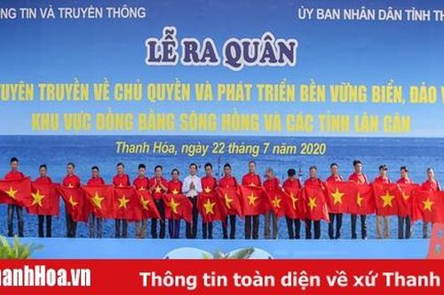 Trao tặng 2.000 lá cờ Tổ quốc cho ngư dân Thanh Hóa