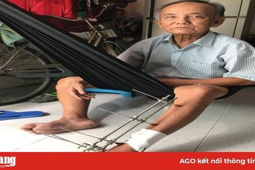 Cảnh đau bệnh đáng thương của 2 cha con