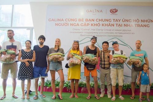 Chung tay ủng hộ những người Nga đang bị kẹt lại ở Nha Trang vì dịch Covid-19