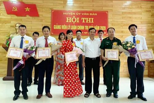 Văn Bàn: 9 thí sinh tham dự hội thi giảng viên lý luận chính trị giỏi