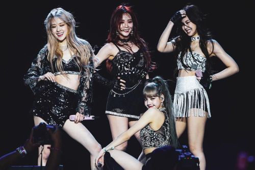 Vượt mặt Ariana Grande và nhiều sao lớn khác, BLACKPINK xác lập kỷ lục mới trên YouTube