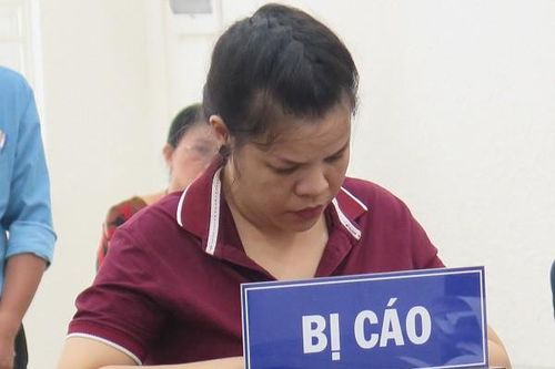 Chủ cửa hàng làm đẹp 'chém gió' xin được việc làm ở ngân hàng
