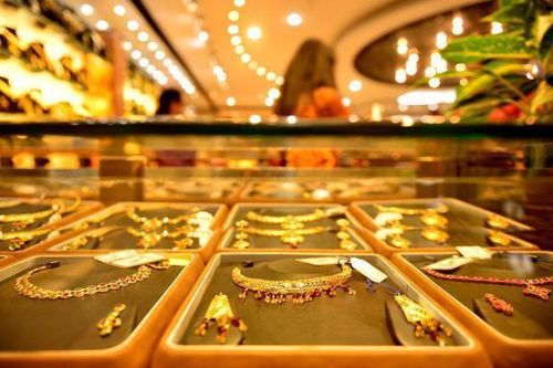 Tăng sốc thêm gần 2 triệu đồng, giá vàng sắp chạm ngưỡng 55 triệu đồng/lượng