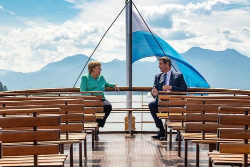 Bà Merkel 'lội ngược dòng'