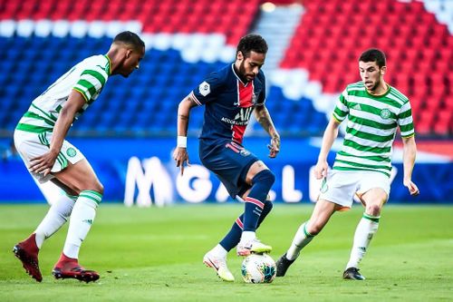 Neymar không chịu chuyền, giữ bóng lâu để chọc tức đối thủ