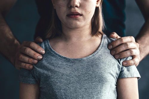 Từ vụ để trẻ sờ vùng nhạy cảm: Kẻ lạm dụng có thể là người thân