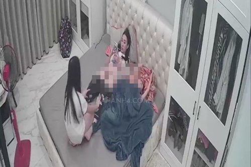 Sau vụ để trẻ sờ vùng kín, có nên lắp camera trong phòng ngủ?