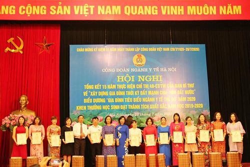 Công đoàn ngành y tế Thủ đô biểu dương, khen thưởng 111 gia đình tiêu biểu và 24 học sinh giỏi