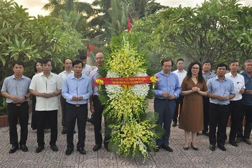 Bộ trưởng Nguyễn Ngọc Thiện viếng nghĩa trang liệt sĩ Đức Ninh, Quảng Bình