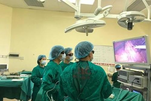 Bệnh viện K phẫu thuật thành công cho bệnh nhân 93 tuổi ung thư trực tràng
