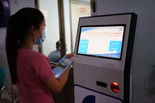 Bệnh viện Nhân dân Gia định triển khai thanh toán viện phí không dùng tiền mặt