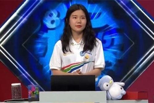 'Lý lịch trích ngang' đáng nể của nữ sinh xinh đẹp tham gia 'Đường lên đỉnh Olympia'