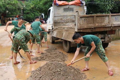 Nỗ lực giúp đỡ nhân dân khắc phục hậu quả do mưa lũ
