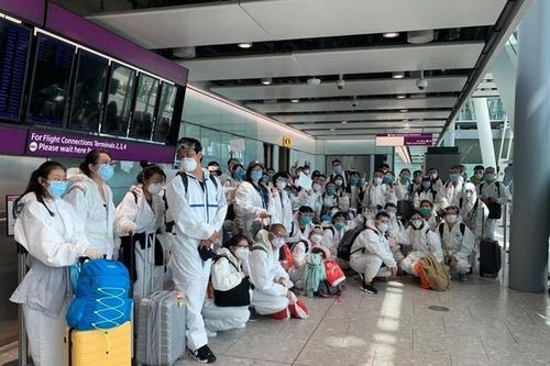 Người Trung Quốc tại Anh thuê máy bay Việt Nam về nước