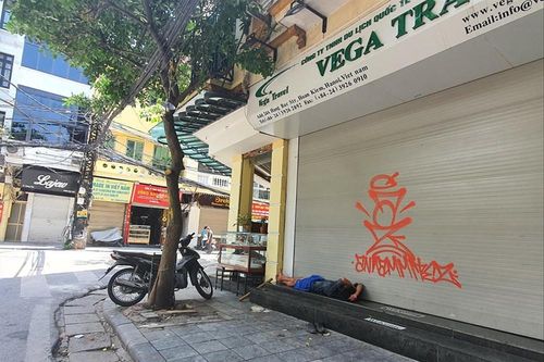 Phố Hàn, phố Tây 'gục ngã' sau dịch bệnh