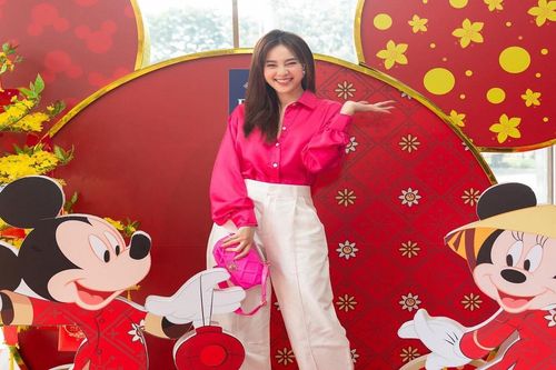 Ninh Dương Lan Ngọc diện style 'quý cô công sở'