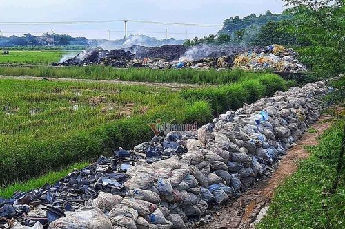 Triệu màn hình tivi vẫn sừng sững giữa đồng, Chủ tịch Vĩnh Phúc lại chỉ đạo