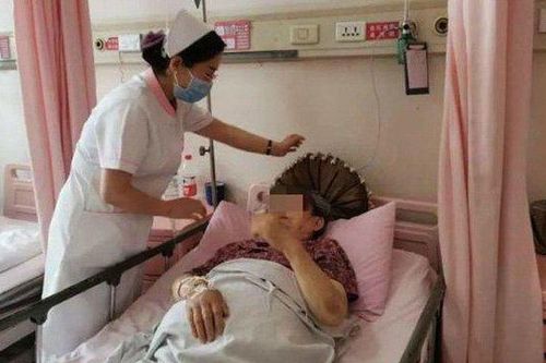Hai mẹ con sống sót nhờ uống nước tiểu vì bị kẹt trong thang máy
