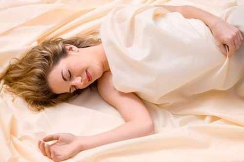 Mẹo hay giúp người mất ngủ kinh niên nằm cái đã sáng