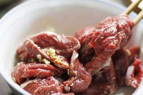 Ướp thịt kiểu này bảo sao ăn bao nhiêu cũng hết, ai cũng ghiền, mềm ngọt hơn ngoài hàng