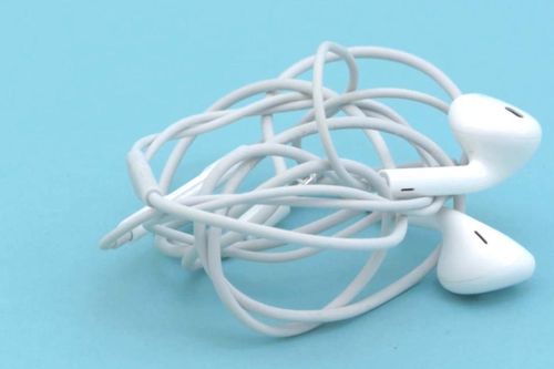 Bây giờ thì tôi đã hiểu vì sao tai nghe lúc nào cũng rối tung vào nhau