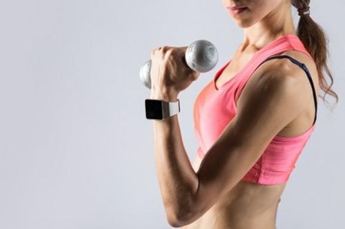 Giải đáp thắc mắc nâng tạ có khiến cơ thể phụ nữ to và thô kệch hơn