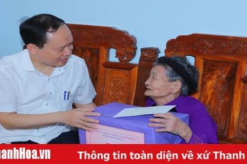 Bí thư Tỉnh ủy, Chủ tịch HĐND tỉnh Trịnh Văn Chiến thăm các gia đình chính sách, người có công tại TP Sầm Sơn