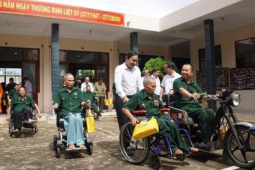 Tổng công ty Điện lực miền Nam tri ân người có công