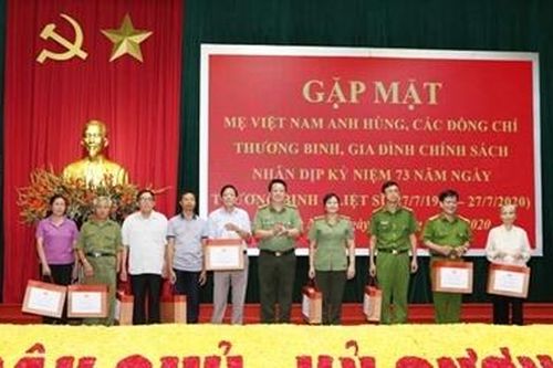 Công an Hà Nam tri ân Mẹ Việt Nam anh hùng, thương binh, thân nhân liệt sỹ