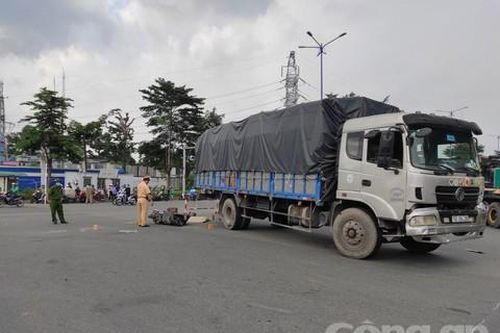 TPHCM: Xe tải tông tử vong một phụ nữ trong KCN Vĩnh Lộc