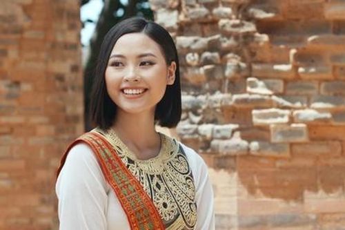 Top 5 Hoa hậu Hoàn vũ quảng bá lễ hội văn hóa dân gian