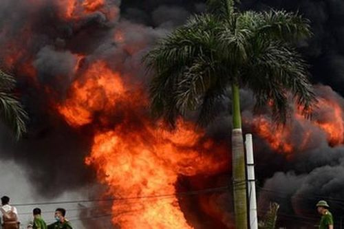 UBND TP.Hà Nội yêu cầu công bố công khai kết quả quan trắc môi trường vụ cháy kho hóa chất ở Long Biên