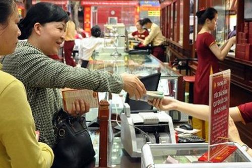 Giá vàng tăng lên 54 triệu đồng/lượng, nhiều người đổ đi bán