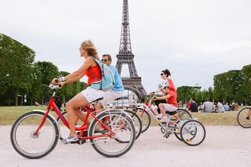 Người Paris trở về với… xe đạp