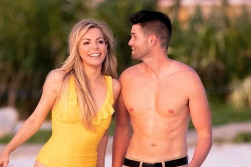 Vợ ông chủ Playboy có tình mới sau ba năm chồng mất