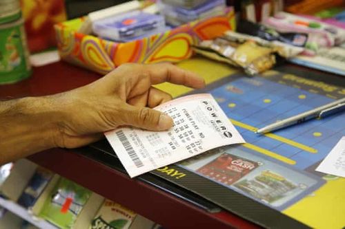 Chia đôi giải độc đắc Powerball với bạn thân vì lời hứa 30 năm trước