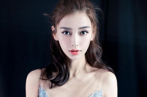 Angelababy mặc áo tắm khoe dáng sexy khi lướt sóng