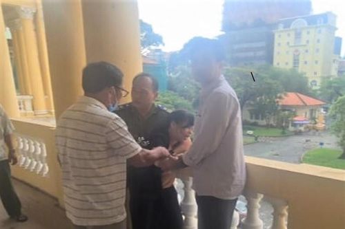 Hủy toàn bộ bản án vụ vợ bị đơn định nhảy lầu