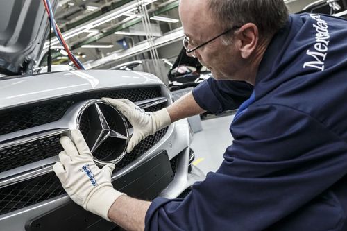 Gặp khó khăn, công ty mẹ của Mercedes cắt giảm 10% nhân sự toàn cầu